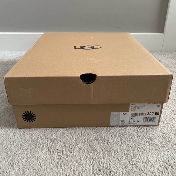 UGG ADIRONDACK III BOOT Women size 7 in colour white - Picture 8 of 12